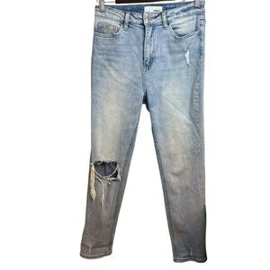 Vervet | High Rise Straight Leg  Blue Jeans with Distressed Knee Detail | Sz 28